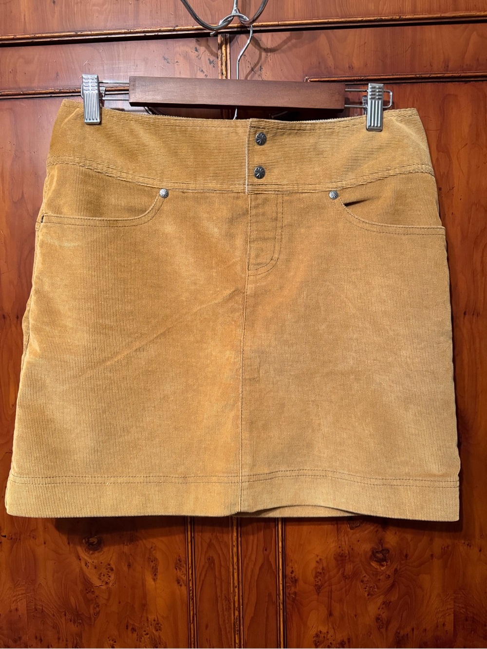 Athleta Corduroy Mini Skirt in Goldenrod. Like new. Size 6.